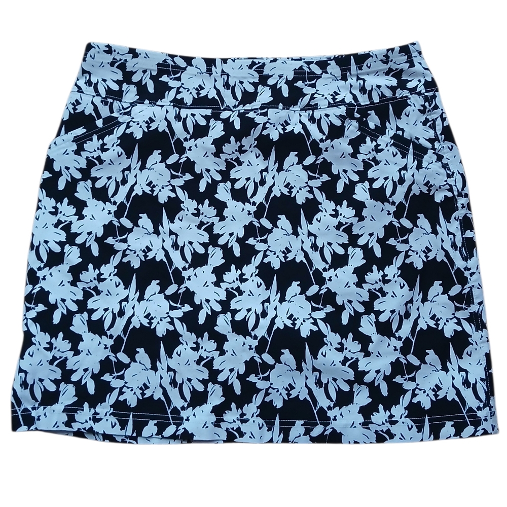 Mario Serrani Wonen's Size Medium Black and White Floral Mini Skort
